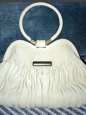 ISABELLA FIORE Cream Gathered Leather Ring-Handle Clutch